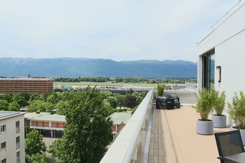 Внешний вид отеля Crowne Plaza Geneva by IHG