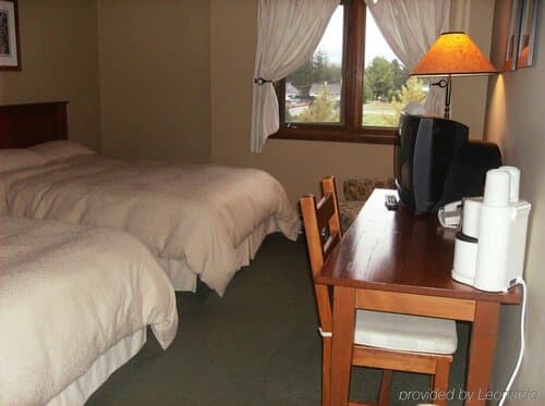 Внешний вид отеля Howe Sound Inn & Brewing Company в Скуамише