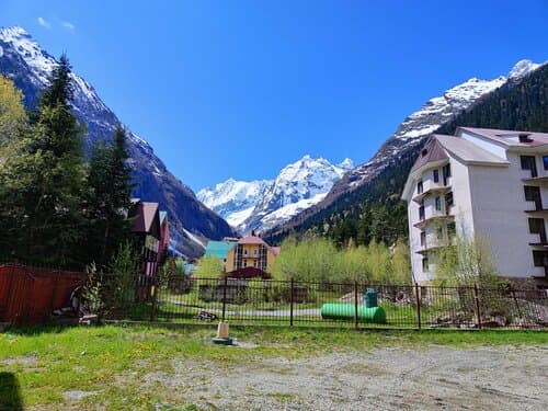 Внешний вид отеля Шале в Домбае