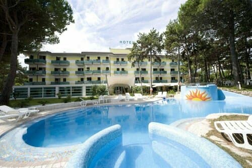 Внешний вид отеля Hotel Mediterraneo
