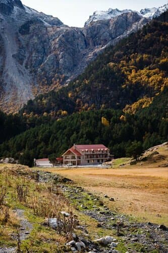 Внешний вид отеля Марал в Кабардино-Балкарии