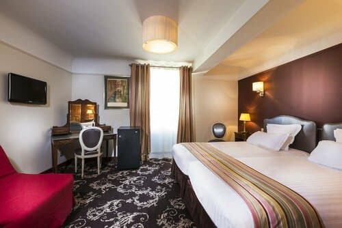 Внешний вид отеля Crystal Hotel в Квартале Сен-Жермен-де-Пре