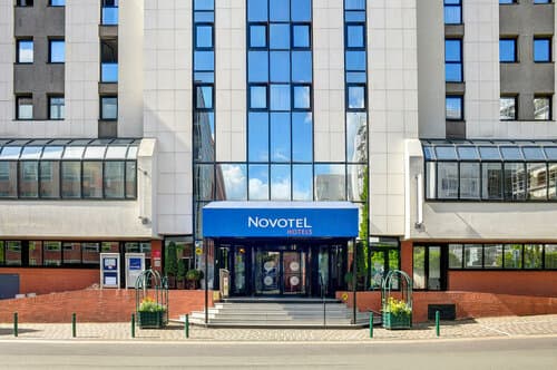 Внешний вид отеля Novotel Paris Suresnes Longchamp в Сюрене