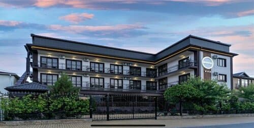 Внешний вид отеля Роял в Тонком мысе