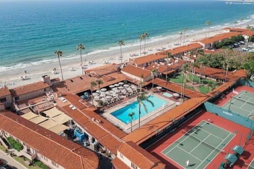 Внешний вид отеля La Jolla Beach and Tennis Club в Сан-Диего