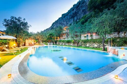 Внешний вид отеля Hotel Continental - TonelliHotels в Наго-Торболях