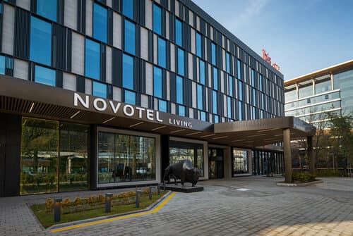 Внешний вид отеля Novotel Living Almaty Jetisu