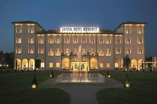 Внешний вид отеля Savoia Hotel Regency в Болонье