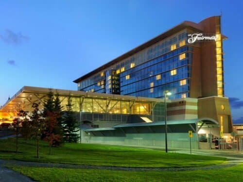 Внешний вид отеля Fairmont Vancouver Airport