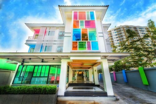 Внешний вид отеля The Tint At Phuket Town