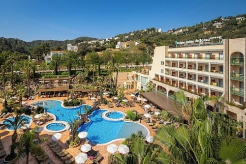 Внешний вид отеля Golden Bahía de Tossa & SPA в Тосса-де-Маре
