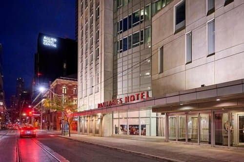 Внешний вид отеля Pantages Hotel Downtown Toronto в Торонто