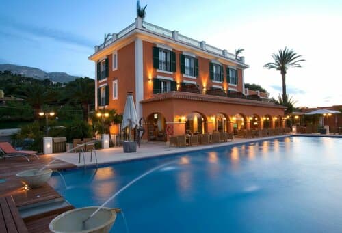 Внешний вид отеля Hotel Les Rotes